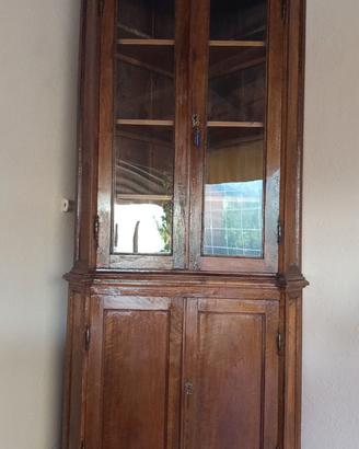 Angoliera in legno con vetrina