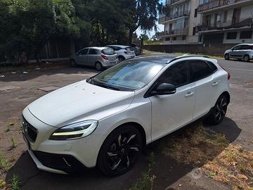 VOLVO V40 Cross Country