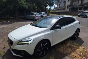 VOLVO V40 Cross Country