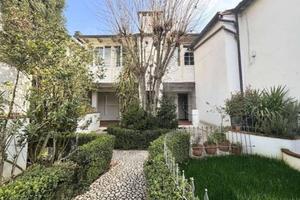 Villa di 170 m² con più di 5 locali e box auto a S