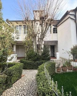 Villa di 170 m² con più di 5 locali e box auto a S