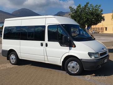Noleggio van 9 posti furgoni auto