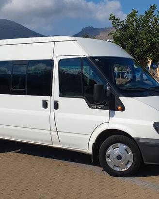 Noleggio van 9 posti furgoni auto