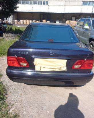 Mercedens benz e320