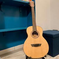 Chitarra da viaggio Washburn pari al nuovo