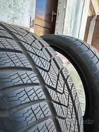 Set 2 pneum. PIRELLI WINTER SOTTOZERO 3 215/40r18