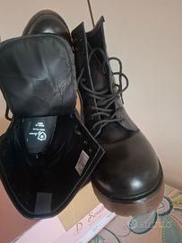 stivaletti tipo anfibi