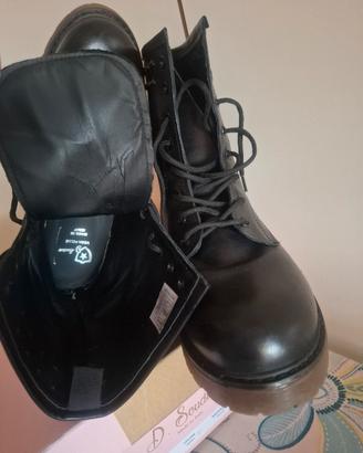 stivaletti tipo anfibi