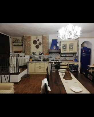 Casa indipendente Vico del Gargano su tre livelli