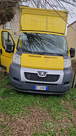 Furgone con sponda idraulica