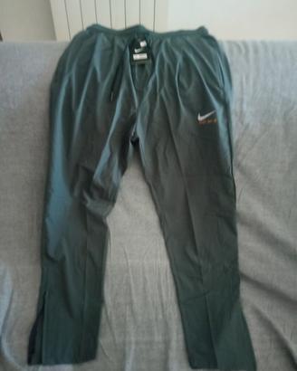 pantalone tec Nike 