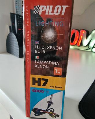 lampadina a xeno con attacco H7