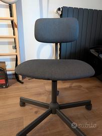 Sedia minimal da scrivania Ikea 