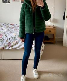 pellicciotto verde con cappuccio