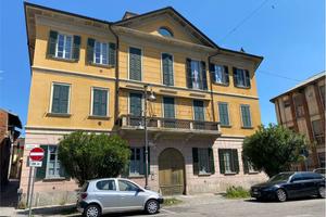 Bilocale a Angera