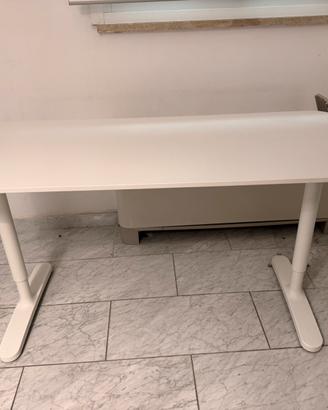 Scrivania Bekant 140x60