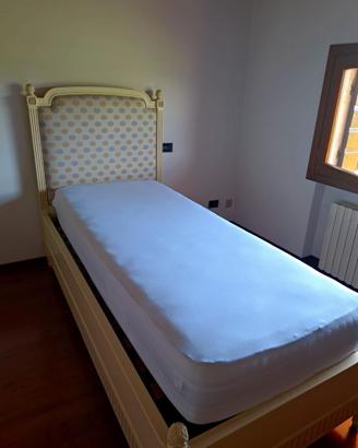 Letto singolo in legno massiccio con rete a doghe