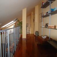 libreria a parete in metallo design marchio spagno