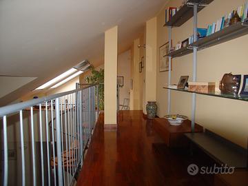 libreria a parete in metallo design marchio spagno