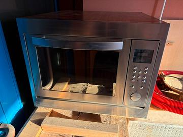 Microonde con apertura a forno