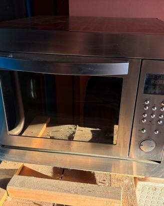 Microonde con apertura a forno