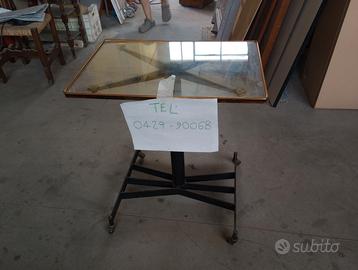 Tavolino in metallo con Piano In vetro