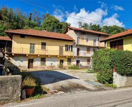 Casa da ristrutturare con ampio giardino