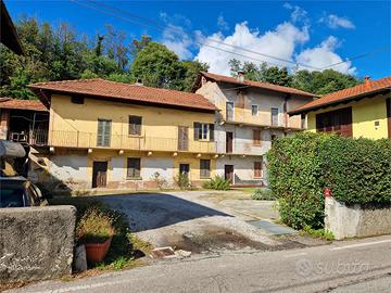 Casa da ristrutturare con ampio giardino