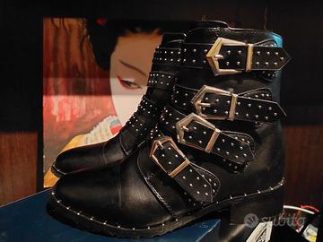 Stivaletti borchiette