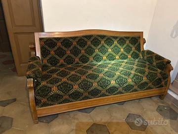 Divano vintage conservato perfettamente