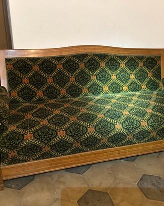 Divano vintage conservato perfettamente