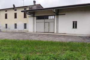 Casa indipendente di 355 m² con più di 5 locali e 
