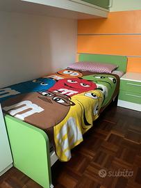 Letto con materasso e comodino coordinato