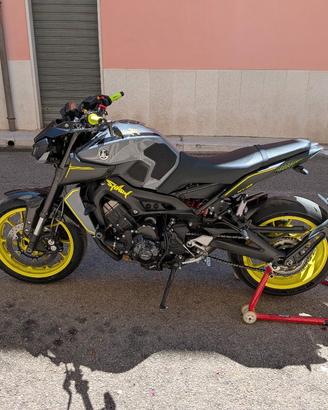 Yamaha MT-09 2017 Gen 2 Fluo and grey.