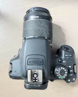 Macchina fotografica Reflex Canon EOS 700D + acc.
