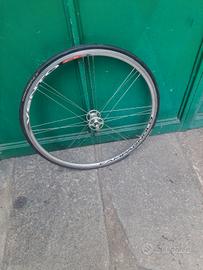 ruota anteriore campagnolo vento G3