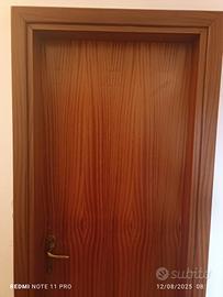 5 porte in legno e 1 porta legno e vetro