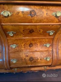 Credenza antica