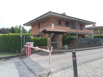 Villa indipendente con giardino