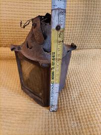 antica lanterna in ferro completa