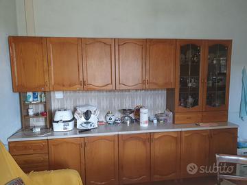 credenza in rovere con vetrinetta