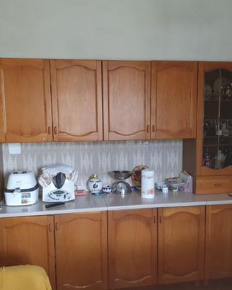 credenza in rovere con vetrinetta