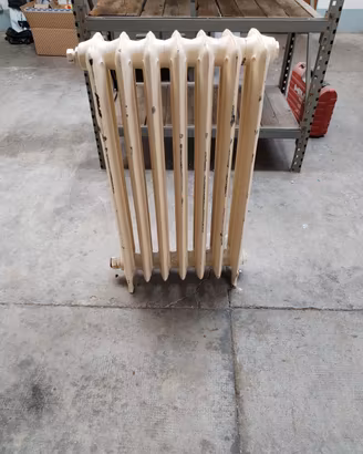 Termosifone in ghisa con piedini 