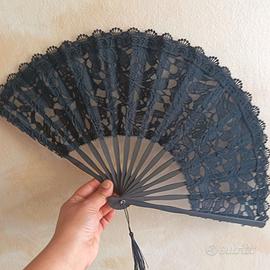 Ventaglio elegante in legno e pizzo nero