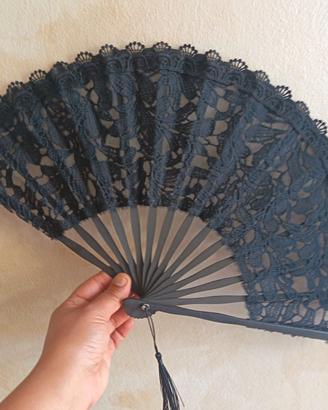 Ventaglio elegante in legno e pizzo nero
