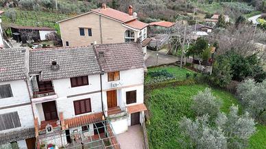 VILLA A SCHIERA A ROCCABASCERANA