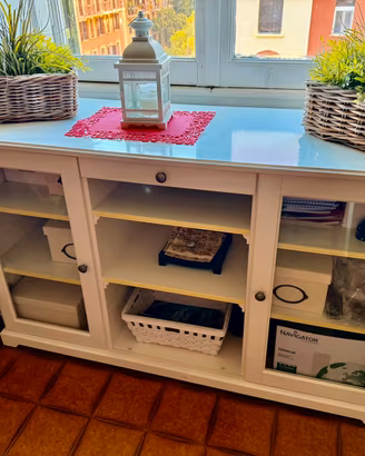 Mobile TV / credenza bianco classico con vetrine