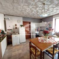 CASA CON 2 APPARTAMENTI