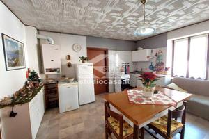 CASA CON 2 APPARTAMENTI