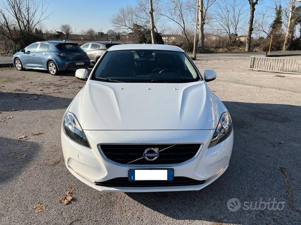 VOLVO V40 Cross Country 2.0 D2 Momentum usato - Moreno